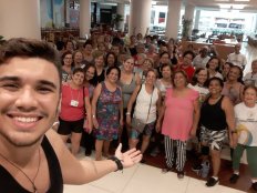 Professor Ygor Alves, instrutor de Zumba do Projeto Terceira Idade Saudável.